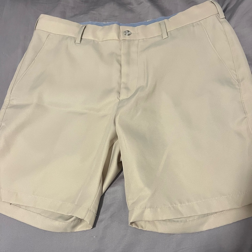 Onward reserve khaki shorts size 33
